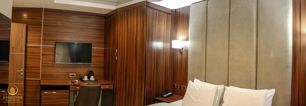 Joshesther Olive Hotel Ikeja Bagian luar foto