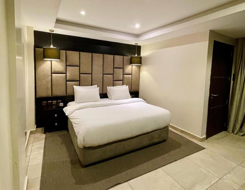 Joshesther Olive Hotel Ikeja Bagian luar foto