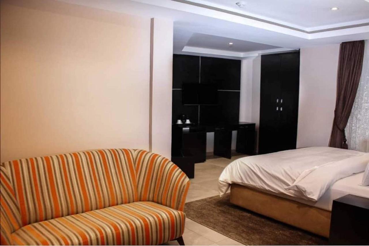 Joshesther Olive Hotel Ikeja Bagian luar foto
