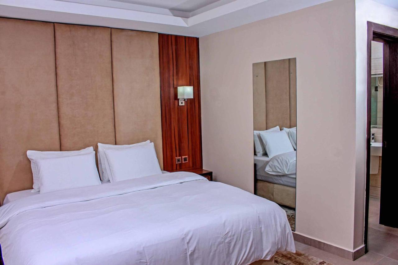 Joshesther Olive Hotel Ikeja Bagian luar foto