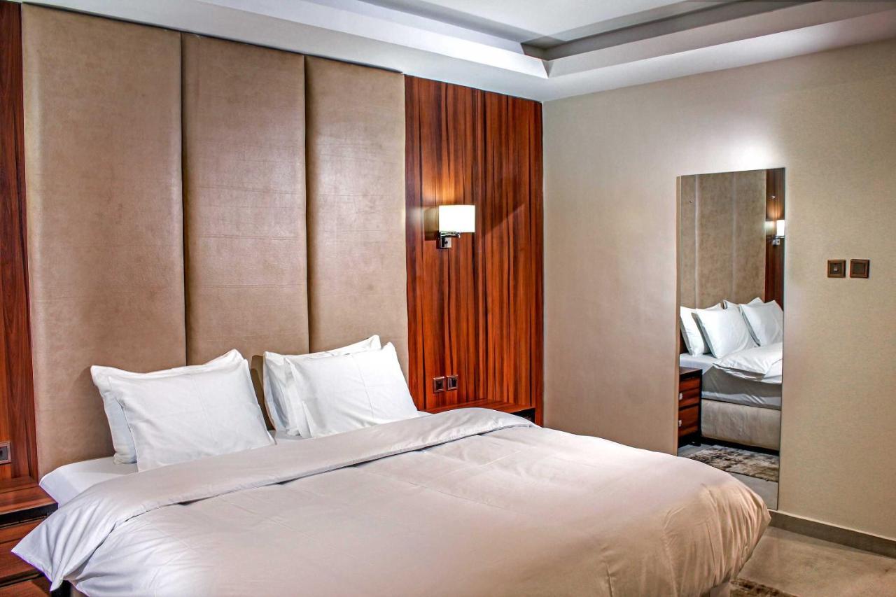 Joshesther Olive Hotel Ikeja Bagian luar foto